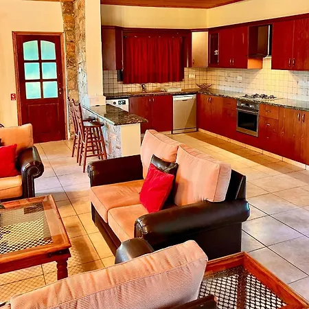 Country-cozy Village Pissouri